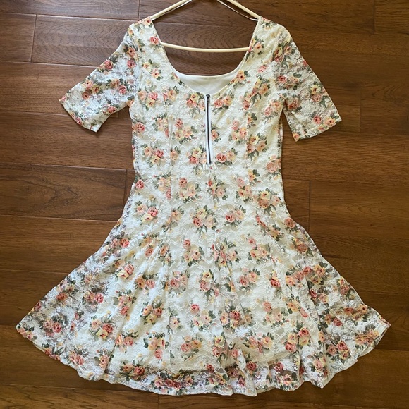 Floral Lace Summer Dress 🌸 - Picture 2 of 6